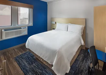 Holiday Inn Express and Suites Atlanta Downtown by IHG hotel thumbnail 7