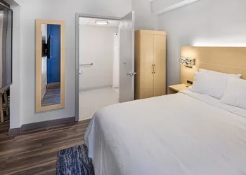 Holiday Inn Express and Suites Atlanta Downtown by IHG hotel thumbnail 8
