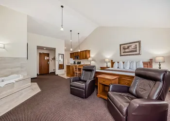 Stony Plain Inn and Suites hotel thumbnail 7