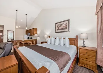 Stony Plain Inn and Suites hotel thumbnail 8