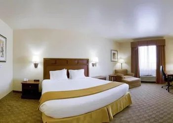 Holiday Inn Express & Suites Levelland by IHG hotel thumbnail 5
