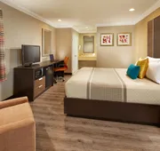 Eden Roc Inn & Suites hotel detail image 5