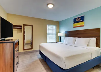 Captain's Quarters Inn hotel thumbnail 8