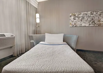 Courtyard by Marriott Republic Aprt Long Island/Farmingdale hotel thumbnail 6