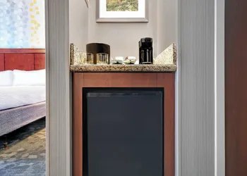 Courtyard by Marriott Republic Aprt Long Island/Farmingdale hotel thumbnail 8