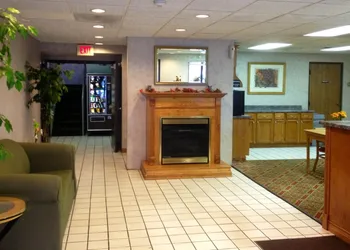 Super 8 by Wyndham Logansport hotel thumbnail 2