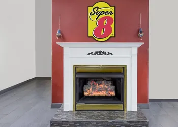 Super 8 by Wyndham Logansport hotel thumbnail 4