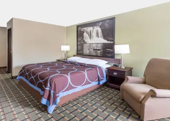 Super 8 by Wyndham Logansport hotel thumbnail 6
