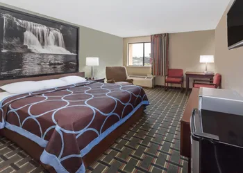 Super 8 by Wyndham Logansport hotel thumbnail 8