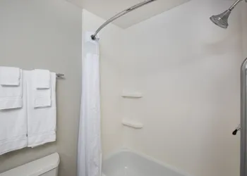 Holiday Inn Express Hastings by IHG hotel thumbnail 8