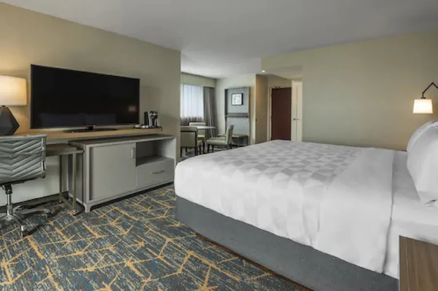 Holiday Inn Kingston Waterfront by IHG hotel detail image 2