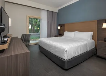 Holiday Inn Kingston Waterfront by IHG hotel thumbnail 5