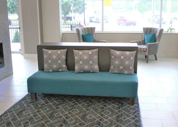 La Quinta Inn & Suites by Wyndham Indianapolis Downtown hotel thumbnail 3