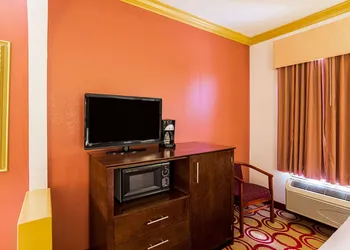 Quality Suites Lubbock Southwest hotel thumbnail 5
