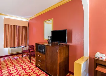Quality Suites Lubbock Southwest hotel thumbnail 6