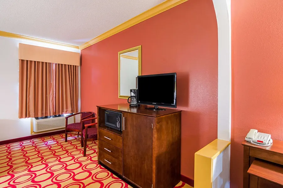 Quality Suites Lubbock Southwest hotel detail image 6