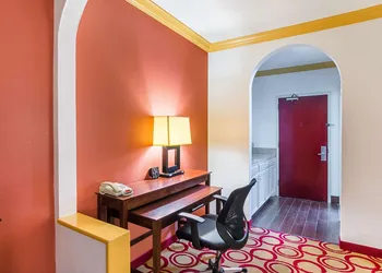 Quality Suites Lubbock Southwest hotel thumbnail 7
