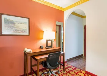 Quality Suites Lubbock Southwest hotel thumbnail 8