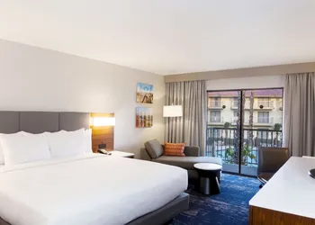 DoubleTree by Hilton Hotel Bakersfield hotel thumbnail 4