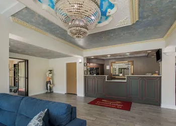 Econo Lodge Inn & Suites Diamondhead hotel thumbnail 4