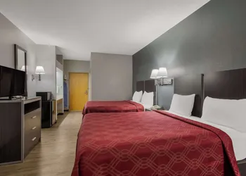 Econo Lodge Inn & Suites Diamondhead hotel thumbnail 8