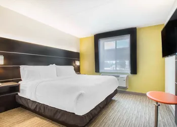 Holiday Inn Express and Suites Albany Airport- Wolf Road by IHG hotel thumbnail 6