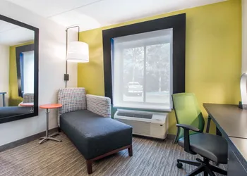 Holiday Inn Express and Suites Albany Airport- Wolf Road by IHG hotel thumbnail 8