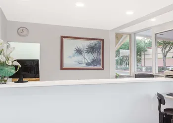 Howard Johnson by Wyndham Vero Beach / Downtown hotel thumbnail 2
