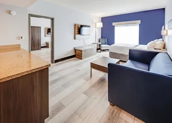 Holiday Inn Express Hotel & Suites Columbus Univ Area - Osu by IHG hotel thumbnail 5