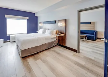 Holiday Inn Express Hotel & Suites Columbus Univ Area - Osu by IHG hotel thumbnail 8