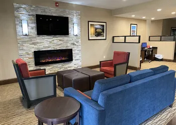 Comfort Suites Byron Warner Robins hotel thumbnail 2