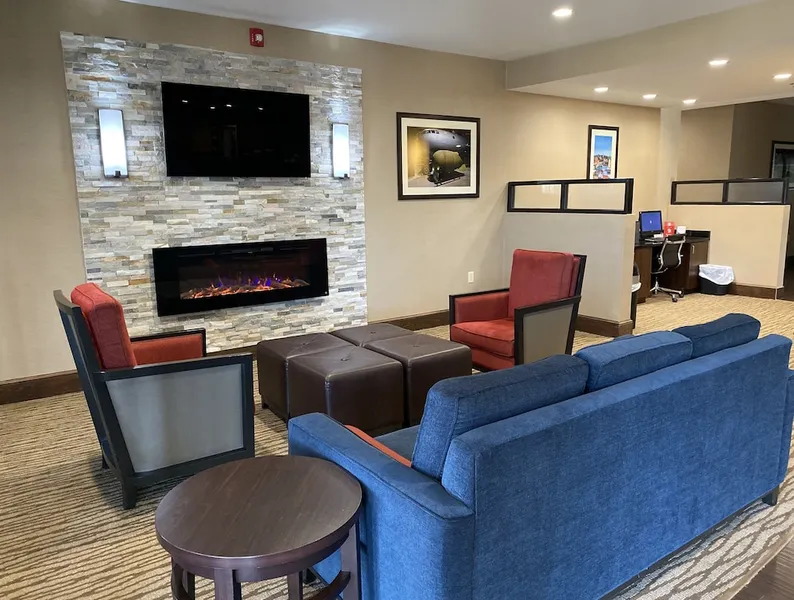 Comfort Suites Byron Warner Robins hotel detail image 2