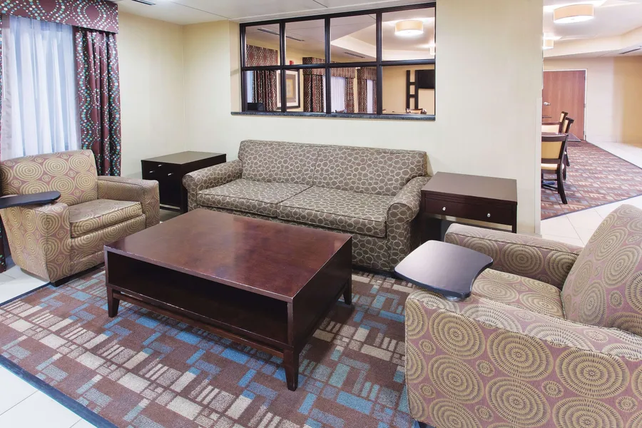La Quinta Inn & Suites by Wyndham Columbus - Grove City hotel detail image 2
