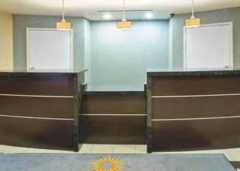 La Quinta Inn & Suites by Wyndham Columbus - Grove City hotel thumbnail 3