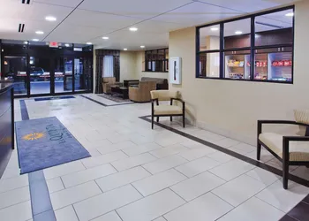 La Quinta Inn & Suites by Wyndham Columbus - Grove City hotel thumbnail 4