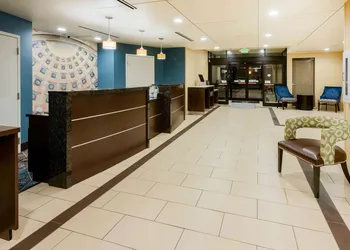 La Quinta Inn & Suites by Wyndham Columbus - Grove City hotel thumbnail 6