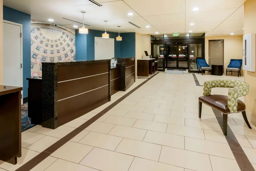 La Quinta Inn & Suites by Wyndham Columbus - Grove City hotel detail image 6