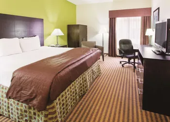 La Quinta Inn & Suites by Wyndham Columbus - Grove City hotel thumbnail 7