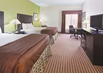 La Quinta Inn & Suites by Wyndham Columbus - Grove City hotel thumbnail 8