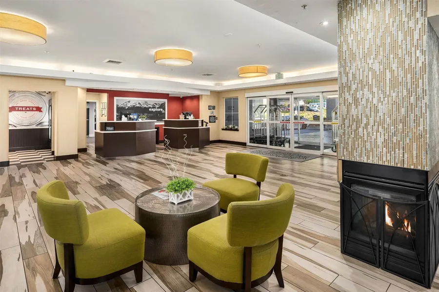 Hampton Inn & Suites Seattle-North/Lynnwood hotel detail image 2