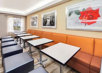 Hampton Inn & Suites Seattle-North/Lynnwood hotel thumbnail 8