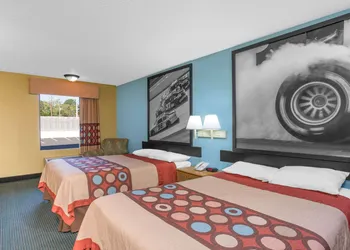 Super 8 by Wyndham Dunn hotel thumbnail 3