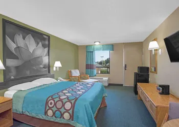 Super 8 by Wyndham Dunn hotel thumbnail 4