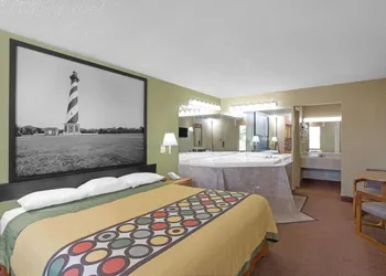 Super 8 by Wyndham Dunn hotel thumbnail 5