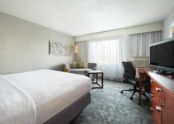 Courtyard by Marriott Mishawaka-University Area hotel thumbnail 3