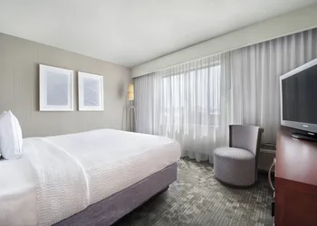 Courtyard by Marriott Mishawaka-University Area hotel thumbnail 7