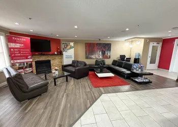 Ramada by Wyndham Sherwood Park hotel thumbnail 2