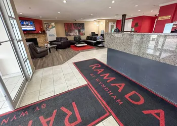 Ramada by Wyndham Sherwood Park hotel thumbnail 3
