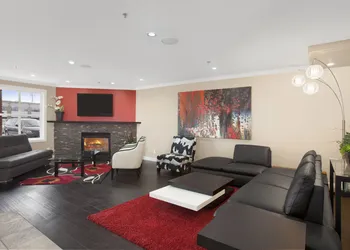 Ramada by Wyndham Sherwood Park hotel thumbnail 5