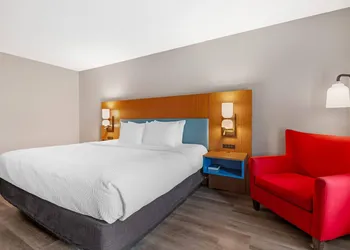 Country Inn & Suites by Radisson, West Bend, WI hotel thumbnail 6